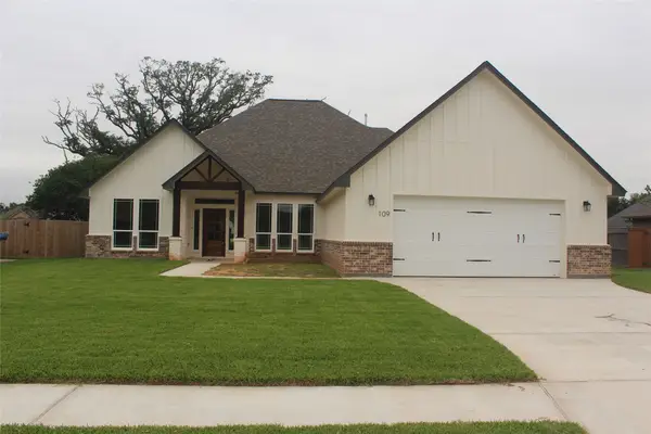 109 Gadwall Drive, Clute, TX 77531