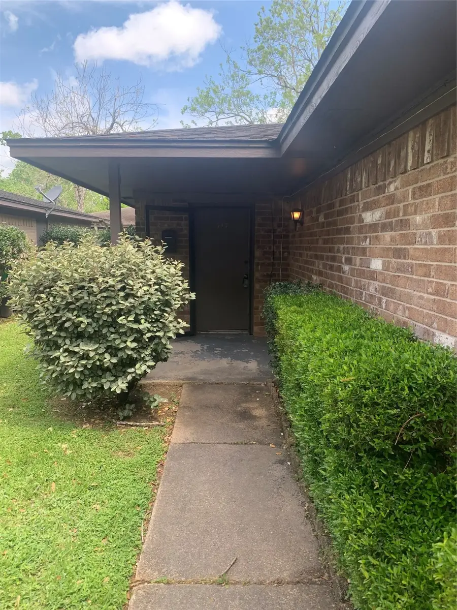 717-719 Cincinnati Street, Angleton, TX 77515 - Image #2