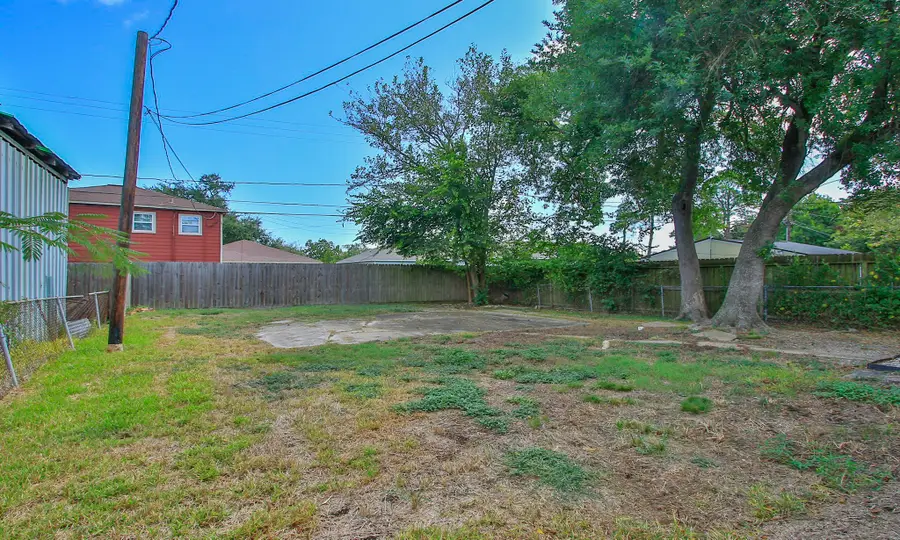319 S 6th Street, La Porte, TX 77571 - #2