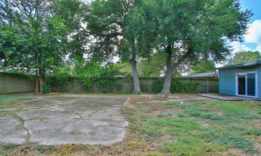 319 S 6th Street, La Porte, TX 77571 - #3