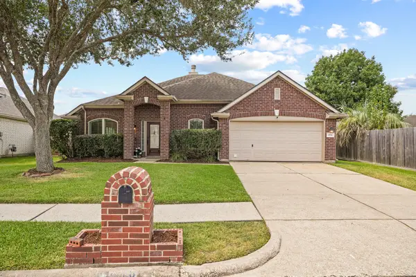 4926 Quiet Canyon Drive, Friendswood, TX 77546