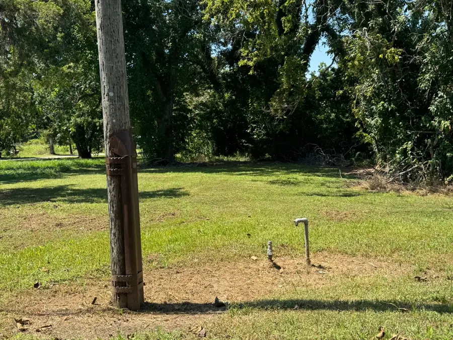 605 N Outlar Street, Wharton, TX 77488 - Image #2