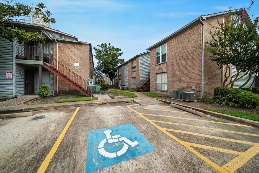 9350 Country Creek Drive #18, Houston, TX 77036 - Image #3