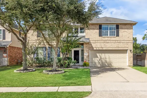 2328 Shadow Falls Lane, Pearland, TX 77584