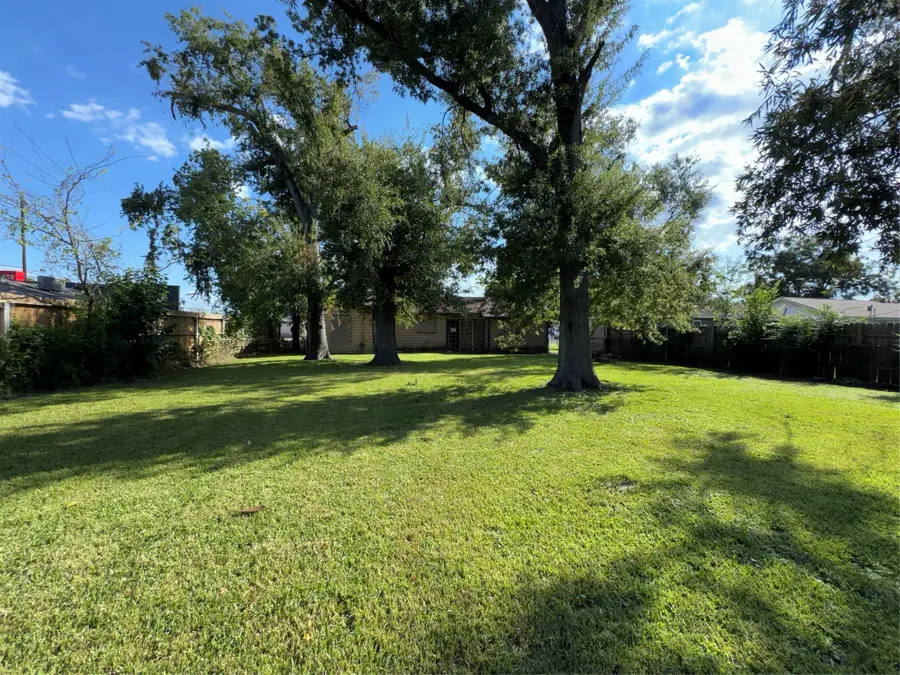 13379 Louisville Street, Houston, TX 77015 - Image #2