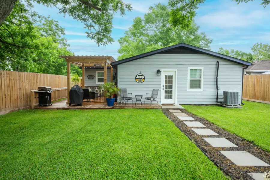846 S Anderson Street, Angleton, TX 77515 - #2