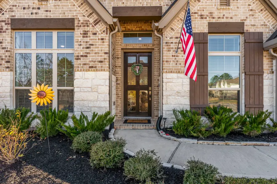 153 Sweeping Valley Drive, Montgomery, TX 77316 - Image #2