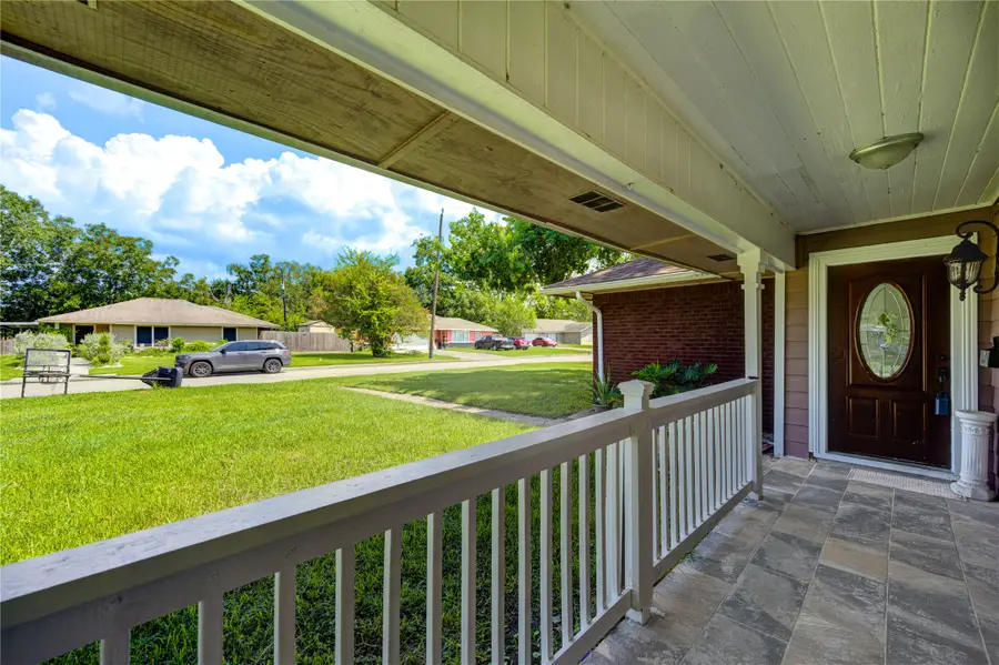 301 Meadow Lane, Hitchcock, TX 77563 - Image #2