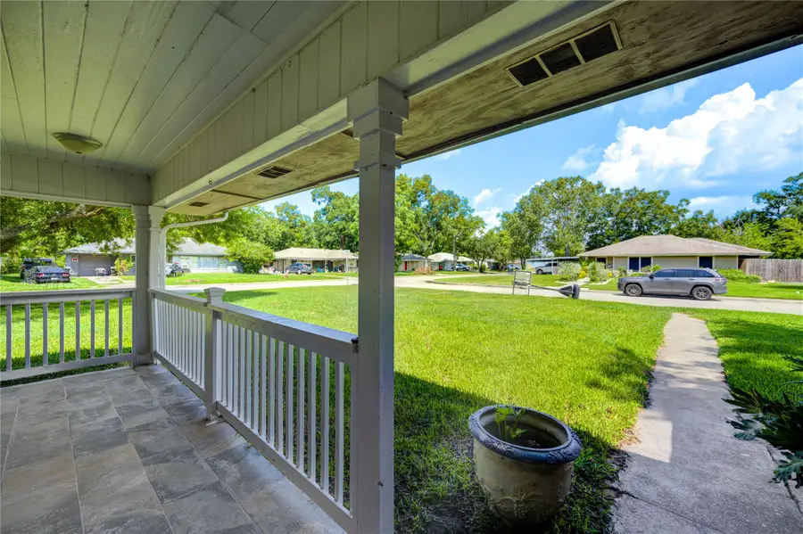 301 Meadow Lane, Hitchcock, TX 77563 - Image #3