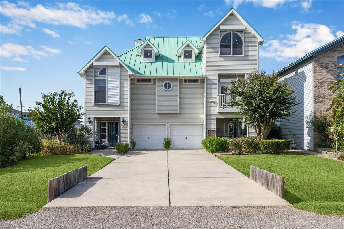 422 Bay Colony Drive, La Porte, TX 77571 - #1