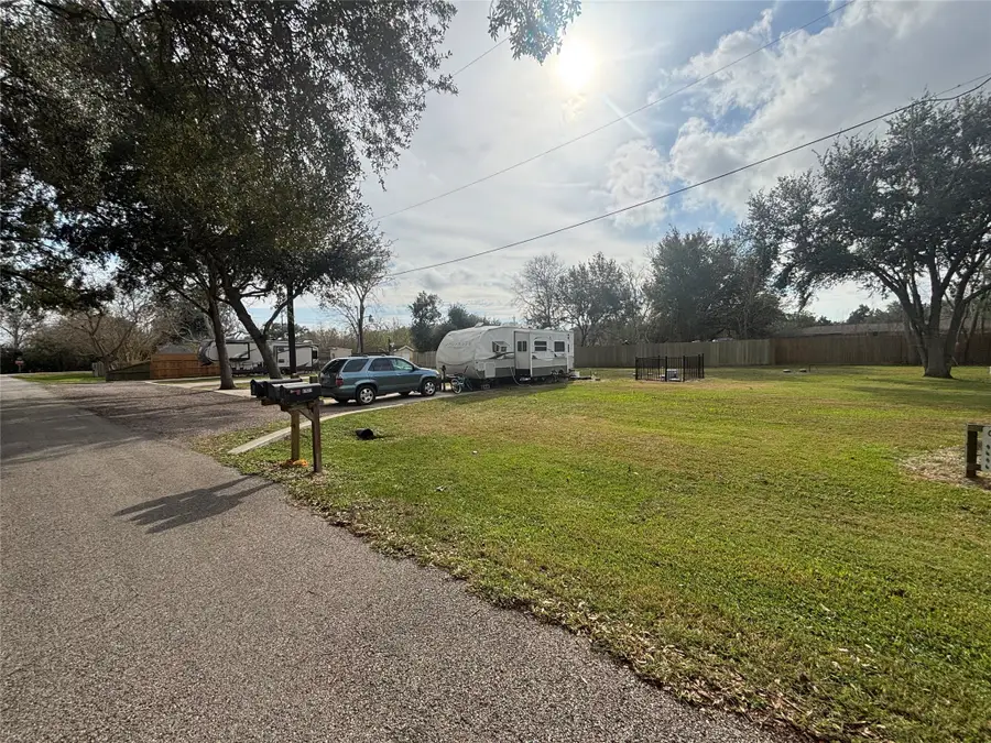 17915 Houston Avenue, Alvin, TX 77511 - Image #2