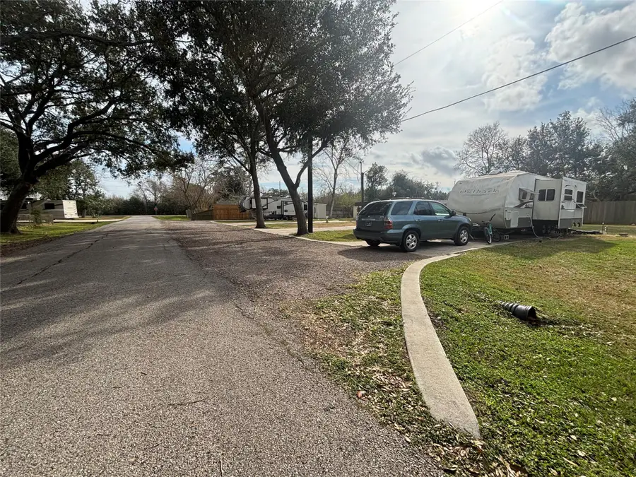17915 Houston Avenue, Alvin, TX 77511 - Image #3