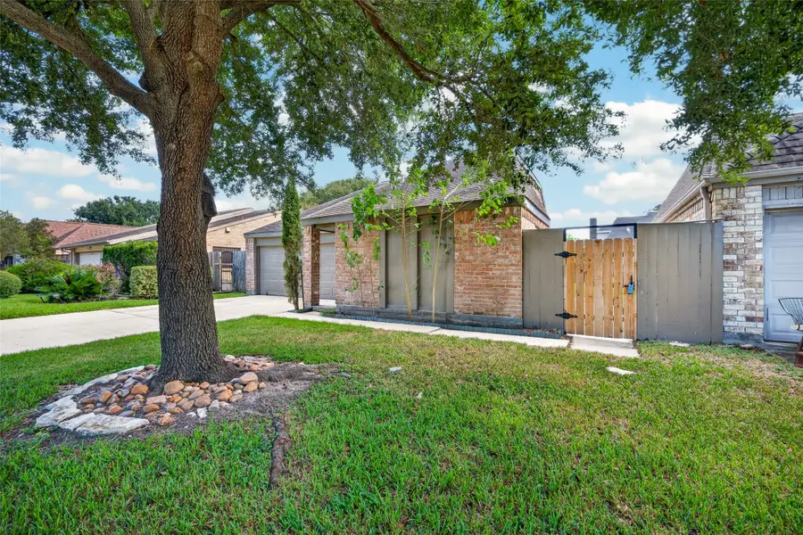 11803 Brook Meadows Lane, Meadows Place, TX 77477 - #2