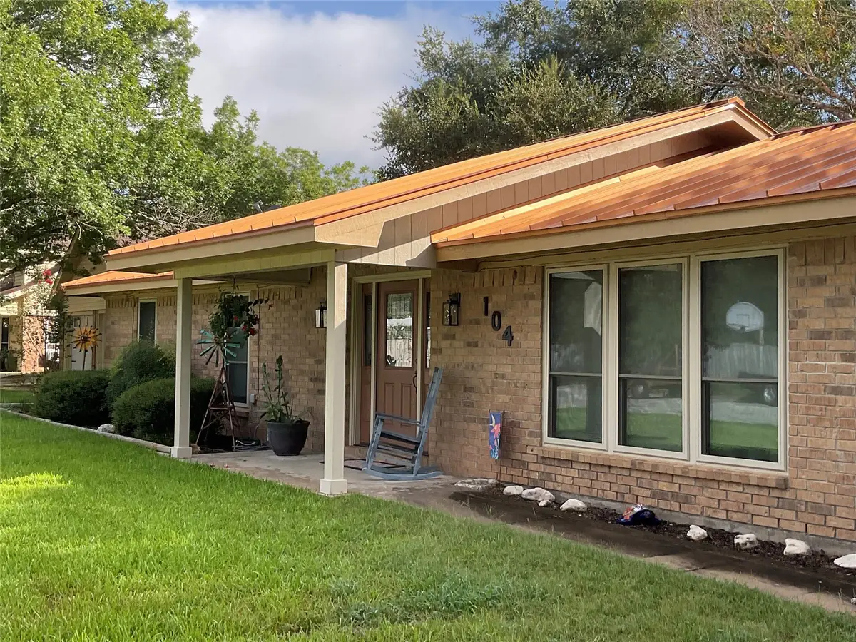 104 Mraz Street, Yoakum, TX 77995 - Image #1