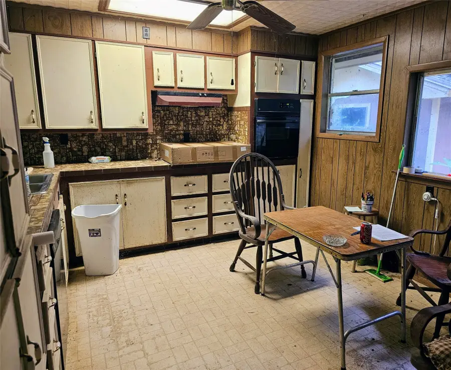 231 Stonehenge Drive, Ivanhoe, TX 75979 - Image #2