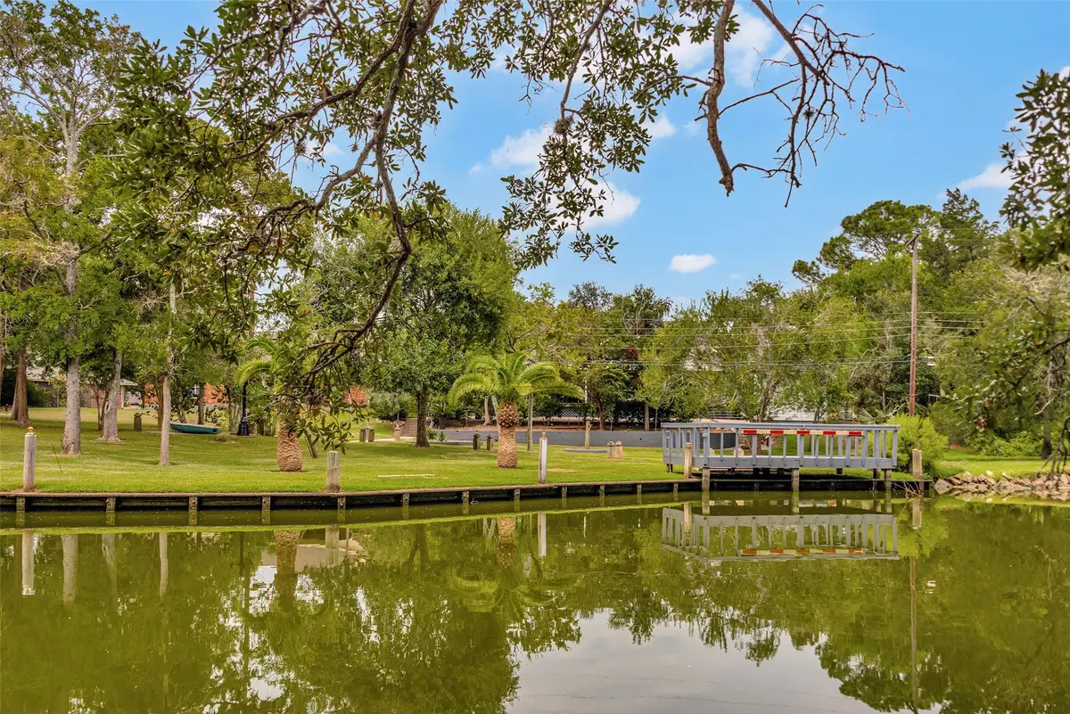 107 Bayou Glen Street, Hitchcock, TX 77563 - Image #1