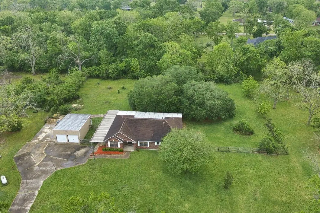 308 County Road 893b, Angleton, TX 77515 - #1