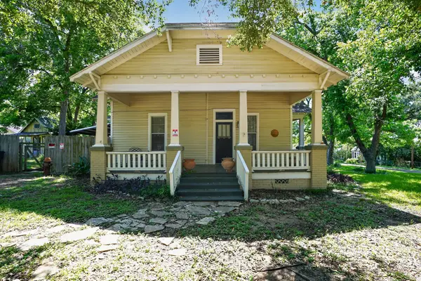106 E Valverde Street, Brenham, TX 77833