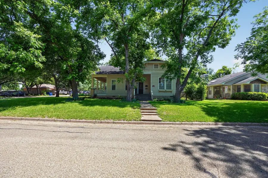 106 E Valverde Street, Brenham, TX 77833 - #3