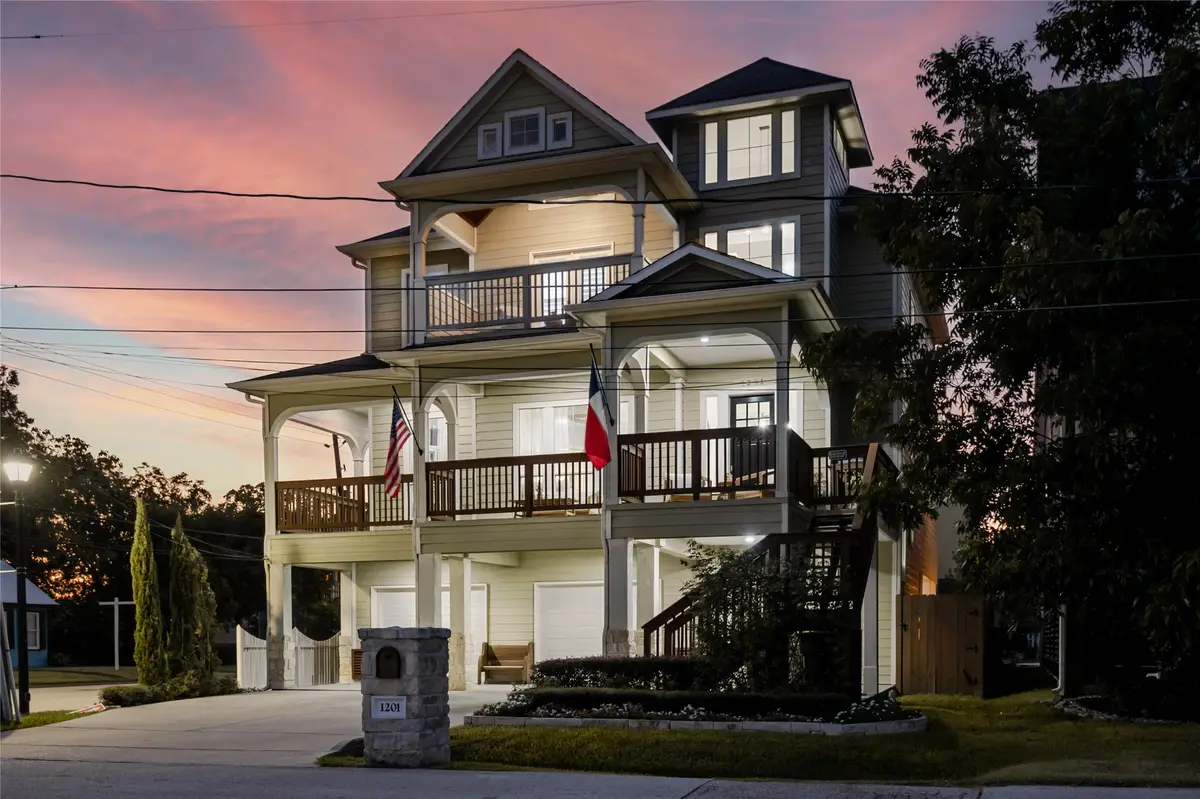 1201 Hall Avenue, Seabrook, TX 77586 - Image #1