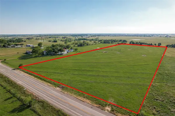 8394 S Us Highway 77, La Grange, TX 78945