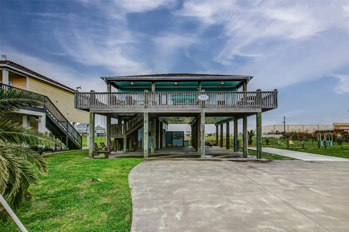 935 W Westview, Crystal Beach, TX 77650 - #1