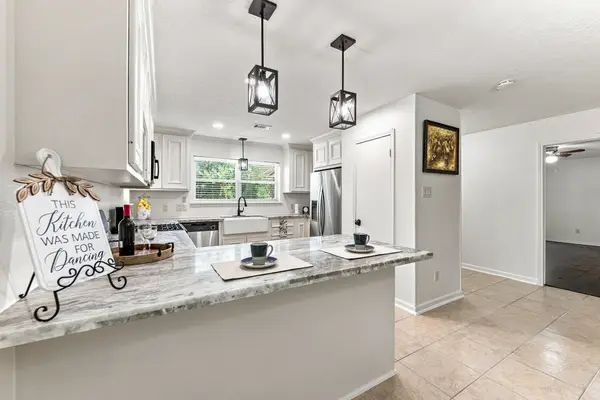 13185 Crest Drive, Willis, TX 77318