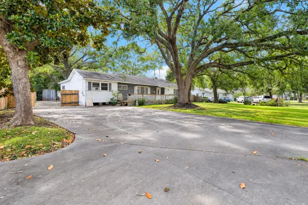 1303 Lake Road, La Marque, TX 77568