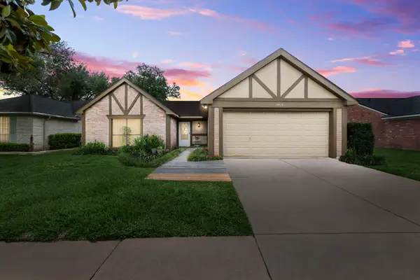 19523 Glenway Falls Drive, Katy, TX 77449