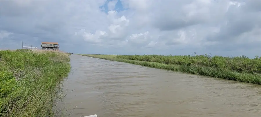 1215 4th Street, Gilchrist, TX 77617 - Image #2