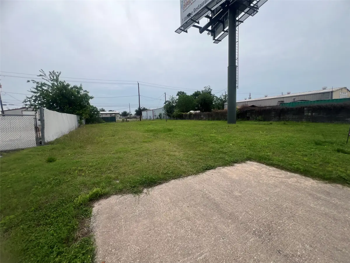 406 Highway 146 N, La Porte, TX 77571 - #1