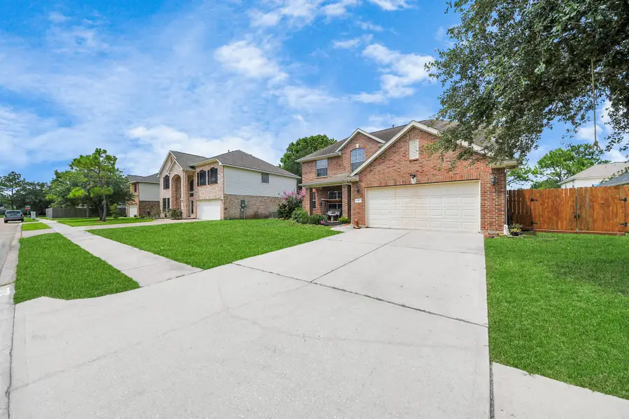 1917 Oak Shire Drive, Pearland, TX 77581 - Image #3
