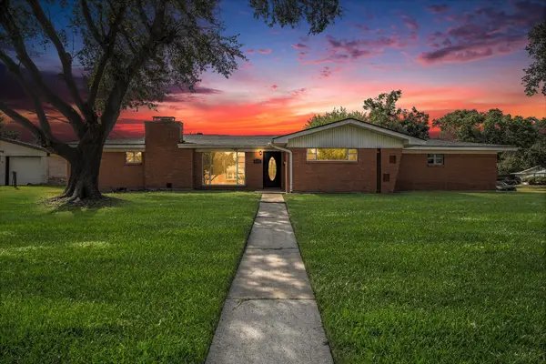 2439 11th Street N, Texas City, TX 77590