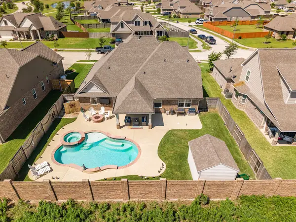9810 Santa Anita Drive, Mont Belvieu, TX 77523