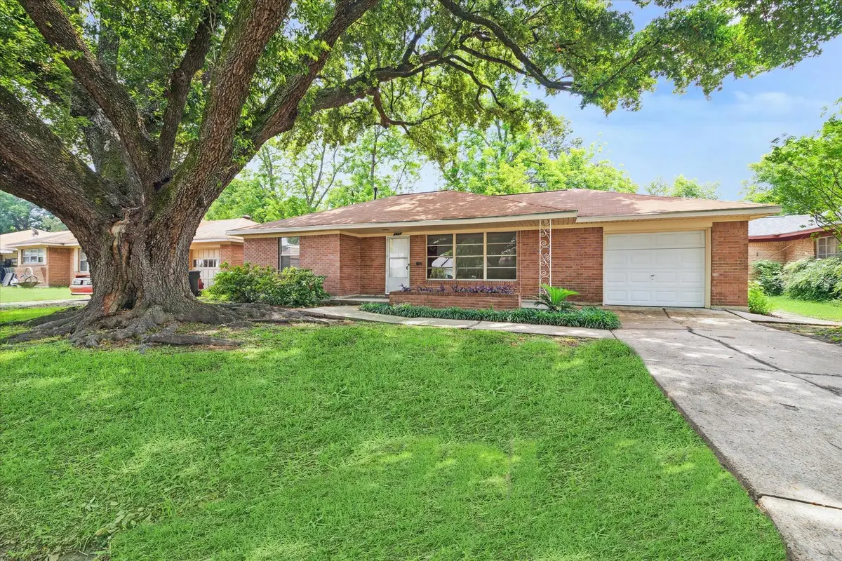225 W Spreading Oak Drive, Houston, TX 77076 - #1