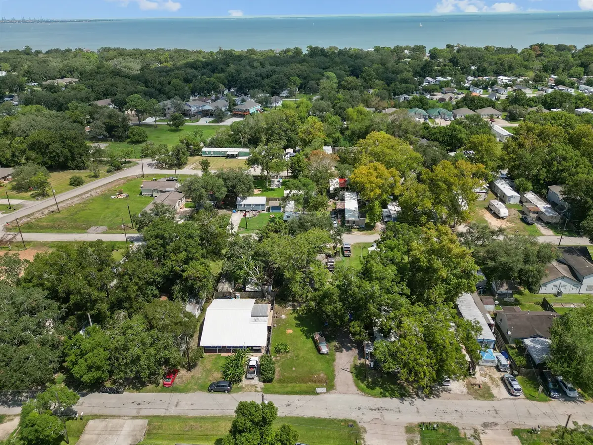 3727 Chanterway Street, Bacliff, TX 77518 - Image #1