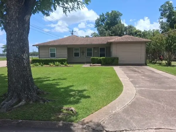1116 Southampton Street, Angleton, TX 77515
