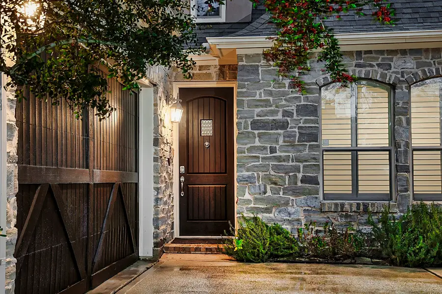 22 Mill Point Place, The Woodlands, TX 77380 - Image #3