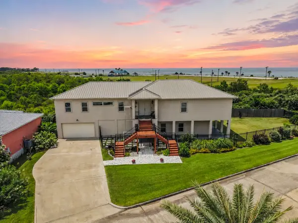 202 Debbie Lane, San Leon, TX 77539