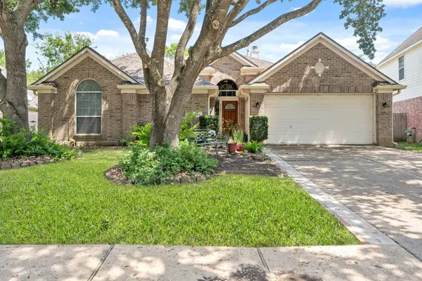 2102 Winding Springs Drive, League City, TX 77573