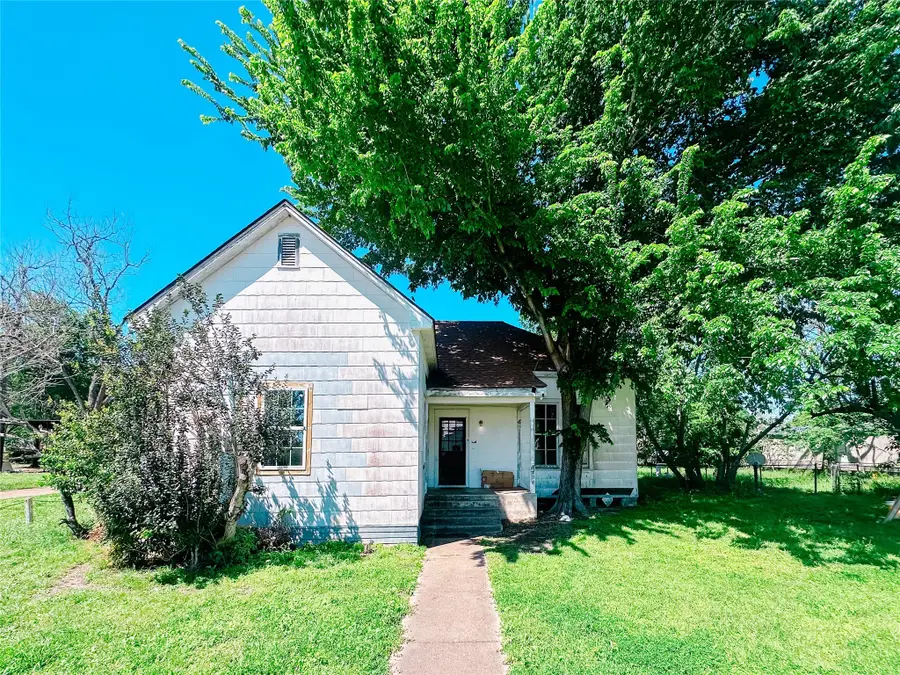 208 8th Street, Glidden, TX 78943 - Image #2