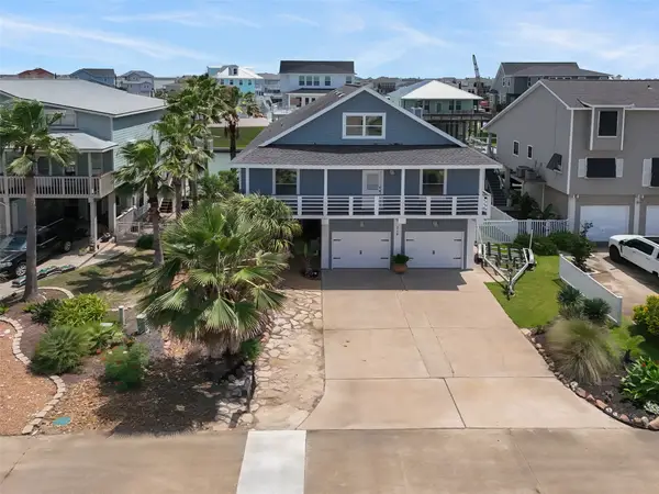 318 Sunset Circle, Tiki Island, TX 77554