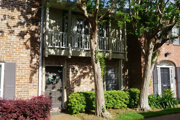 2417 Jamestown Mall #24, Houston, TX 77057