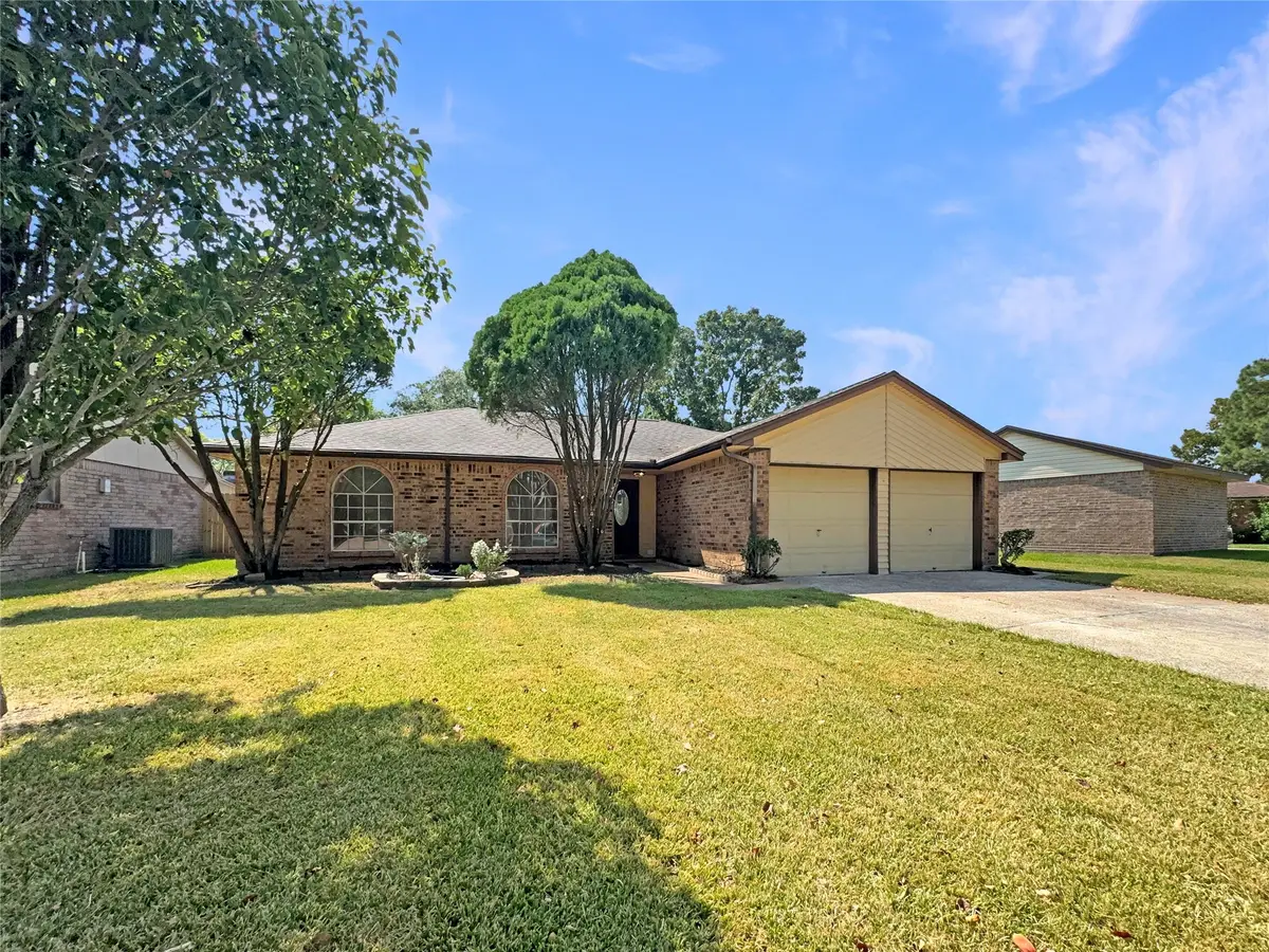 10110 Willmont Road, La Porte, TX 77571 - Image #1