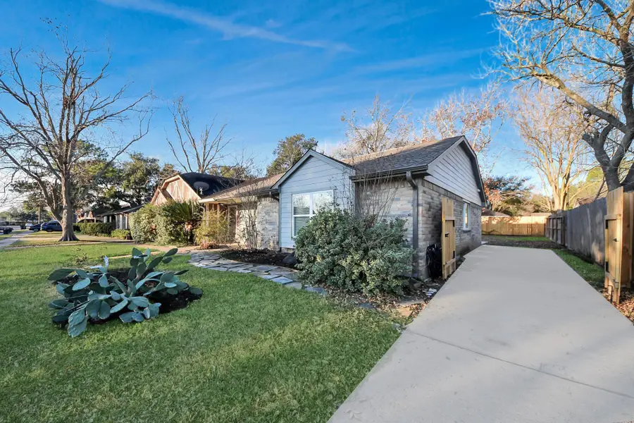 3842 Westmeadow Drive, Houston, TX 77082 - Image #2