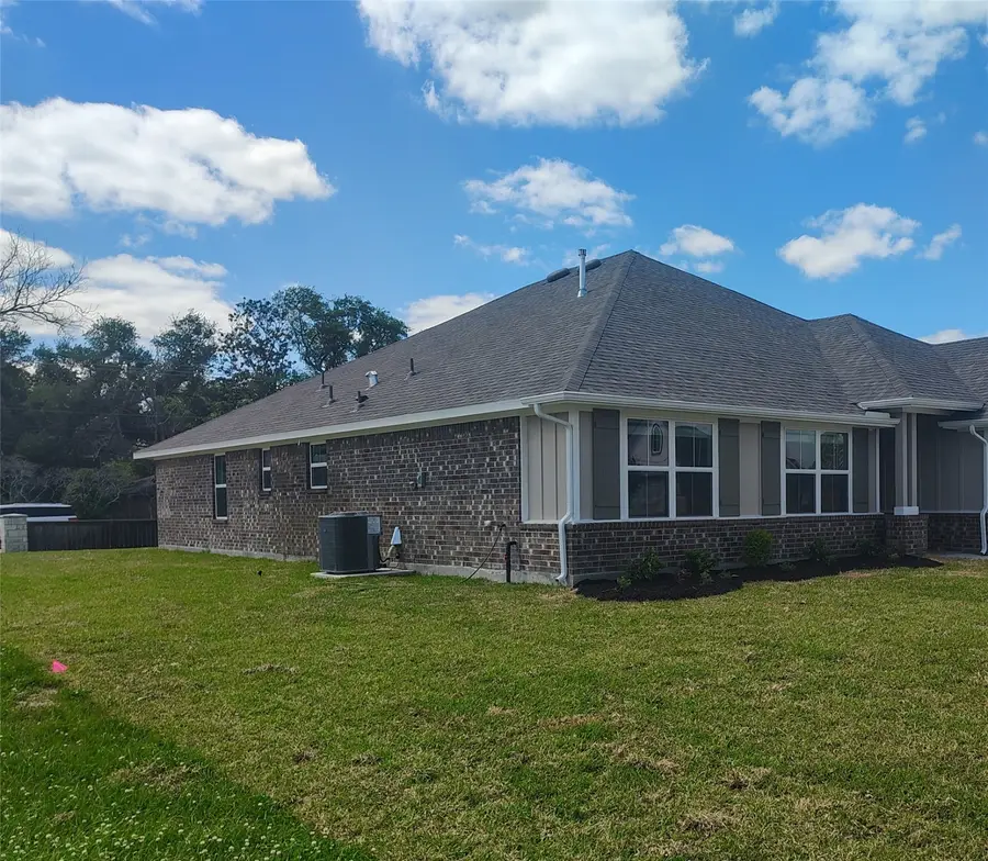 601 Greystone Lane, Angleton, TX 77515 - Image #3