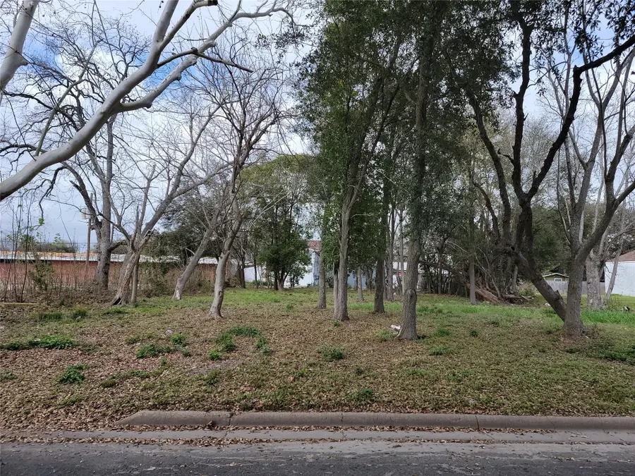 410 8th Avenue North, Texas City, TX 77590 - #3