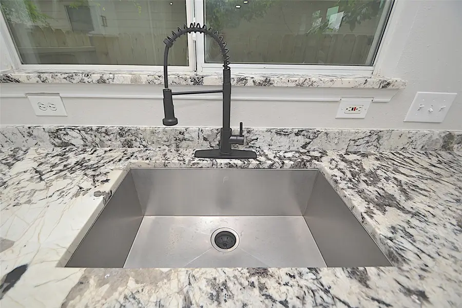 631 Aweigh Drive, Crosby, TX 77532 - Image #3