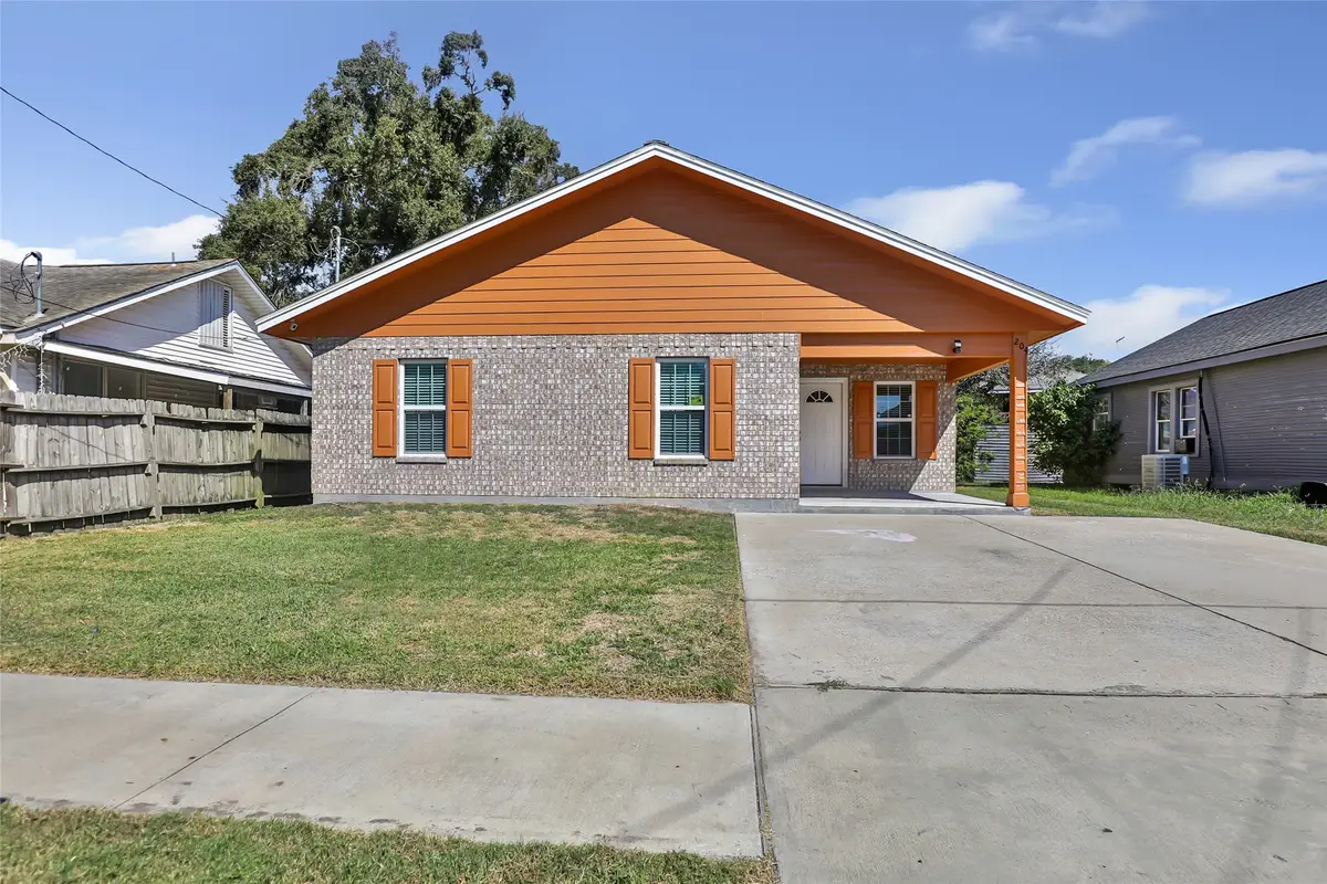 204 W James Street, Baytown, TX 77520 - #1