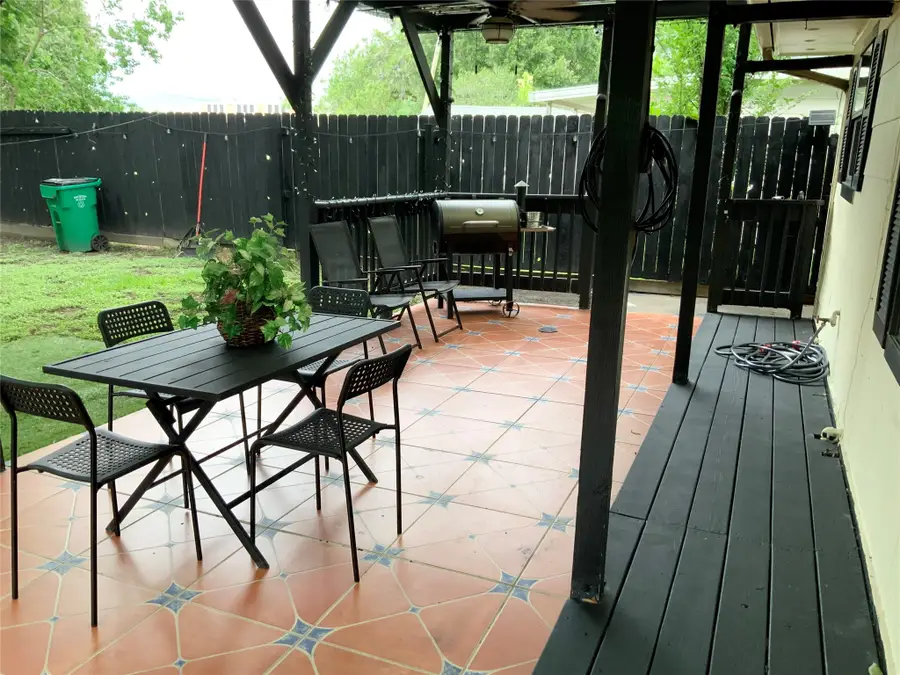 1205 E Fayle Street, Baytown, TX 77520 - #2